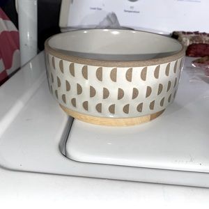 Medium size round dog bowl.